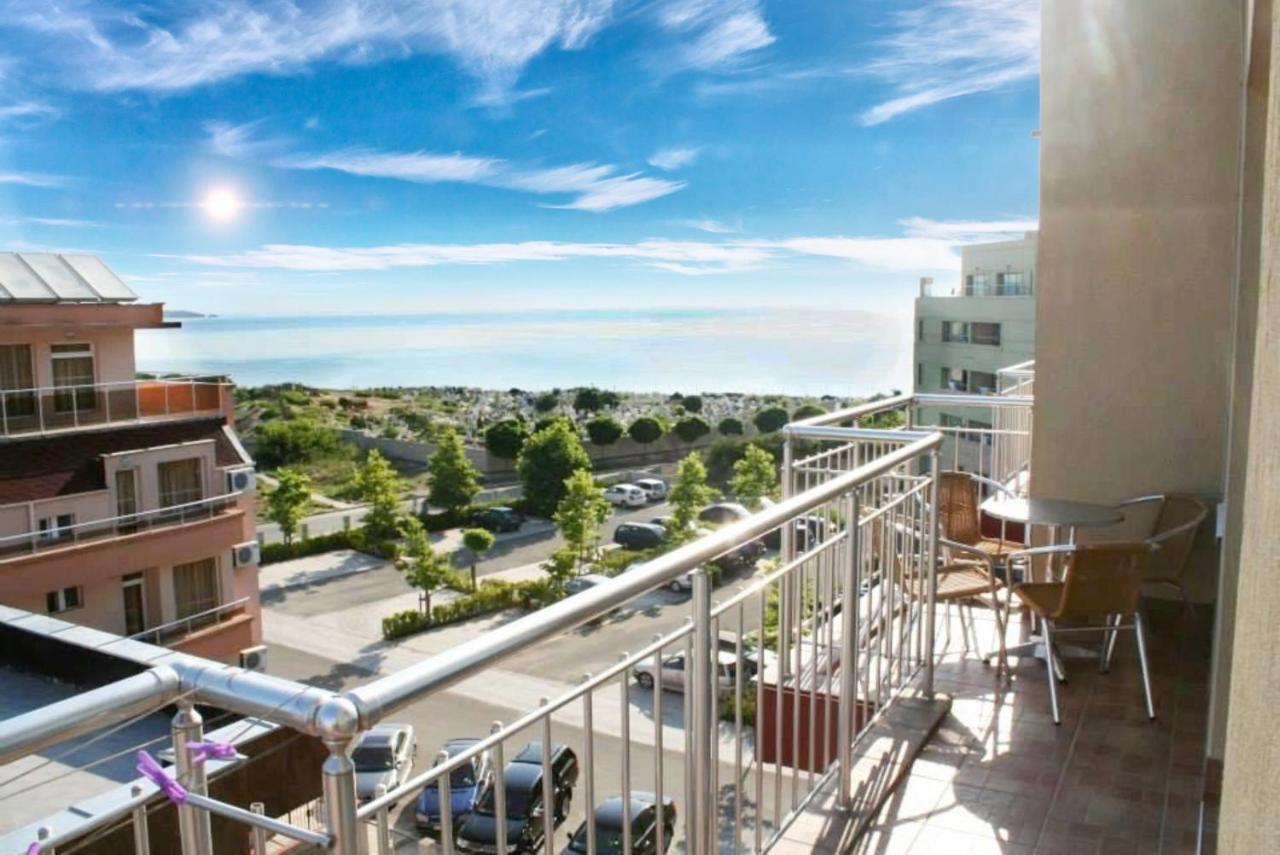 Golden View Przy Samym Morzu Plazy Apartment Primorsko Bagian luar foto