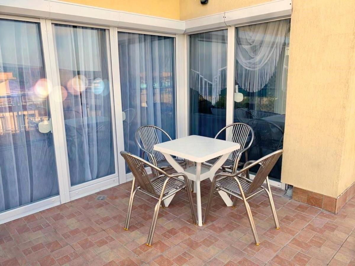 Golden View Przy Samym Morzu Plazy Apartment Primorsko Bagian luar foto